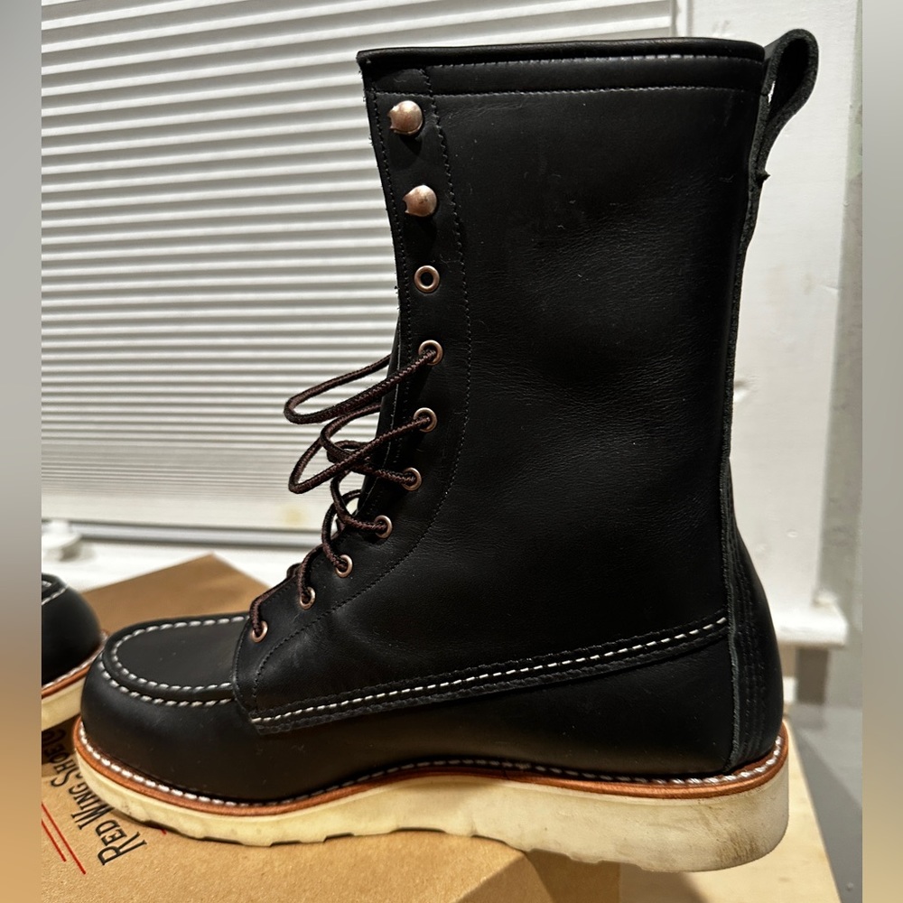 Red Wing 8” Moc Boot. Black.